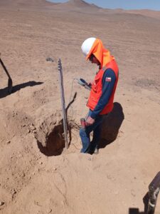 Prueba resistividad Calicata Proyecto INNA desierto Atacama