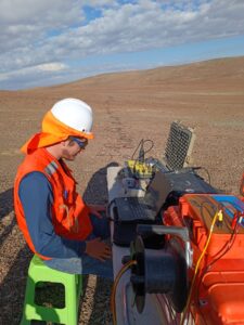 Prueba geofisica, ensayo ReMi Proyecto INNA desierto Atacama